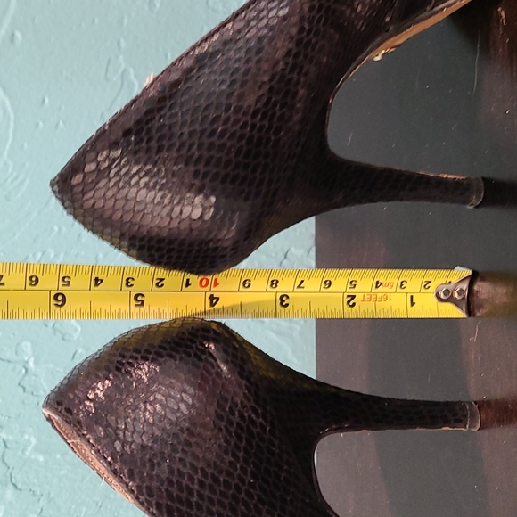 Black peep-toe with snakeskin accent - Picture 3 of 3